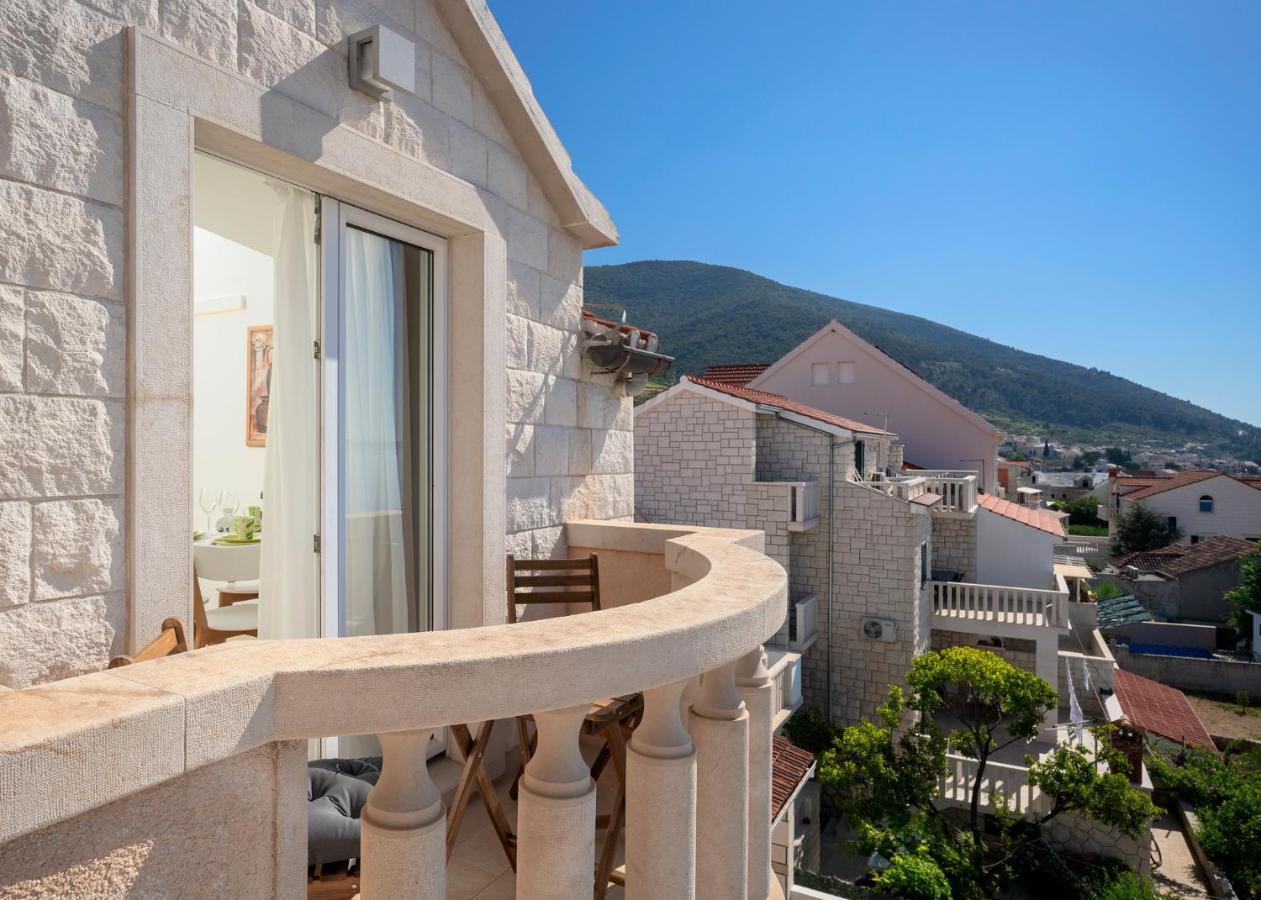 Hektorovic Poolside Apartments Bol Exteriör bild