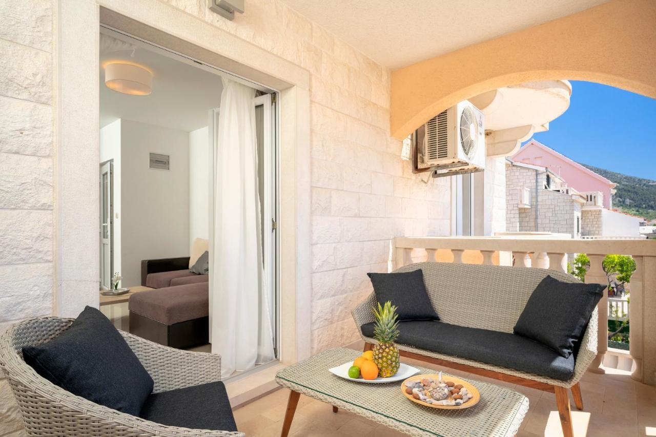 Hektorovic Poolside Apartments Bol Exteriör bild