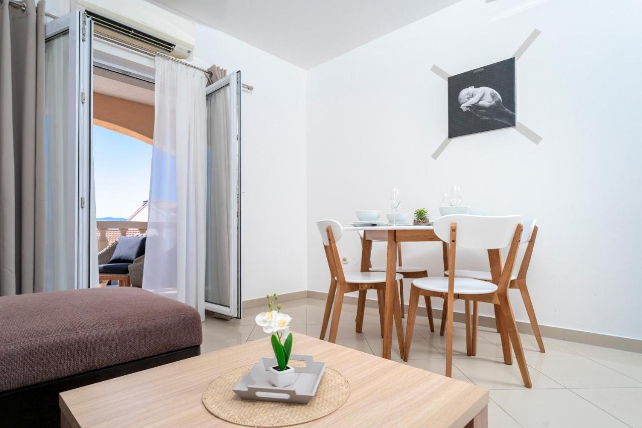 Hektorovic Poolside Apartments Bol Exteriör bild